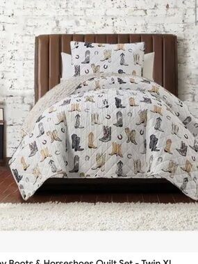 Hobby Lobby Cowboy Boot & Horseshoe Quilt Set - White, Brown, Gray